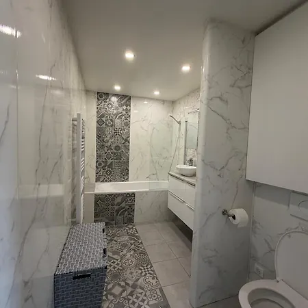 Moderne Avec Video Projecteur Διαμέρισμα *